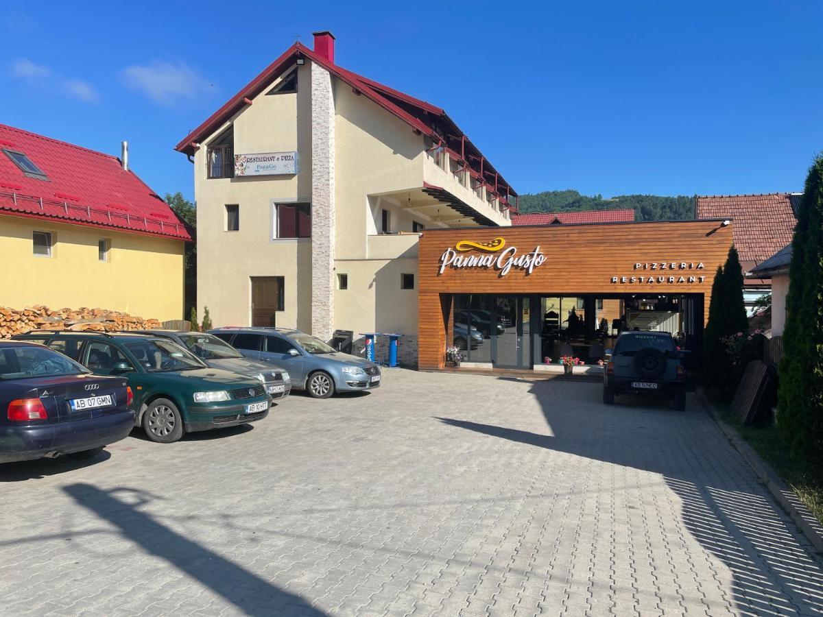 Panna Gusto Hotel Cîmpeni Exterior photo